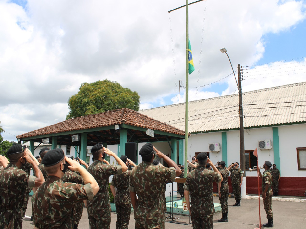 10_-_Matéria_7º_BIB_-_Alusiva_ao_dia_da_bandeira.JPG