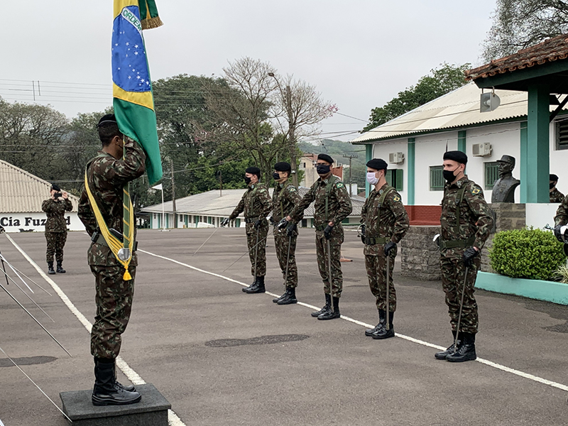 3_-_Formatura_Juramento_à_Bandeira_2020.jpg