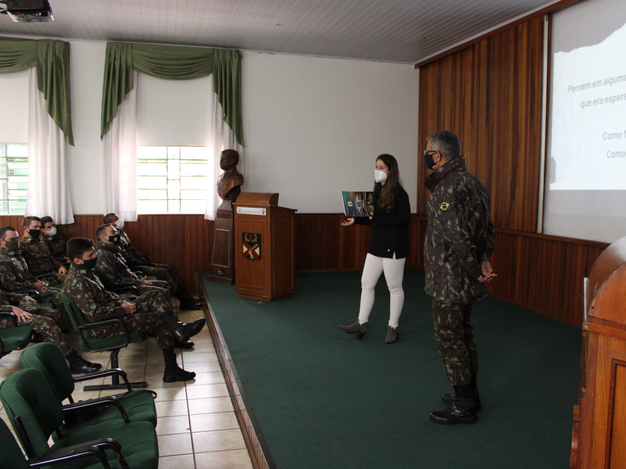 5_-_Palestra_sobre_prevenção_de_suicídio_e_à_depressão_2021.JPG